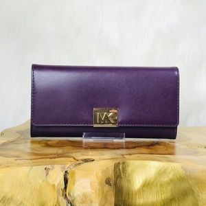 Michael Kors Mindy Carryall Wallet